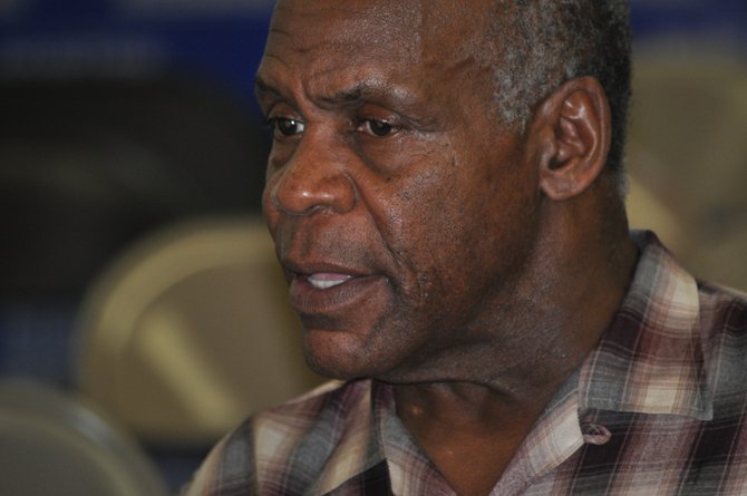 Actor Danny Glover supports Nissan workers' efforts for a union election.
