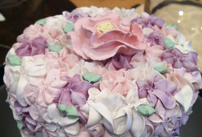 Baking and decorating a homemade cake can be a touching wedding gift.