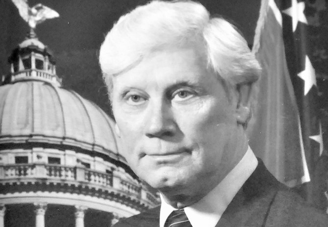 Former Mississippi Gov.  Bill Allain, who died this week, is remembered as populist despite a scandal that colored his tenure.