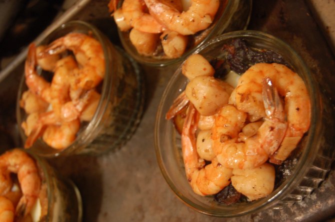 For a quick and easy tapas dish, try garlic shrimp.
