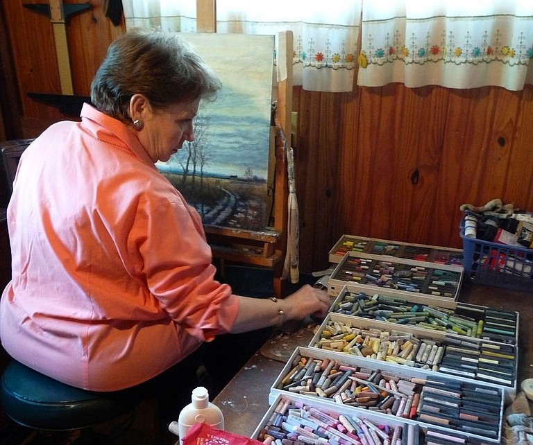 Pam Kinsey found her calling in art when she was bedridden for three months after having knee surgeries.