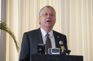 Mississippi Democratic Party Chairman Rickey Cole is charging Republicans with not providing poll books in the June 24 GOP runoff so workers could determine who had voted in the June 3 Democratic primary.