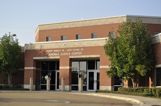 A consent-decree agreement in federal court between the Hinds County Board of Supervisors and several plaintiffs, including the Southern Poverty Law Center, mandates that the Henley-Young Juvenile Justice Center release juveniles after 21 days, a requirement Youth Court Judge William Skinner is fighting in court. Trip Burns/File Photo