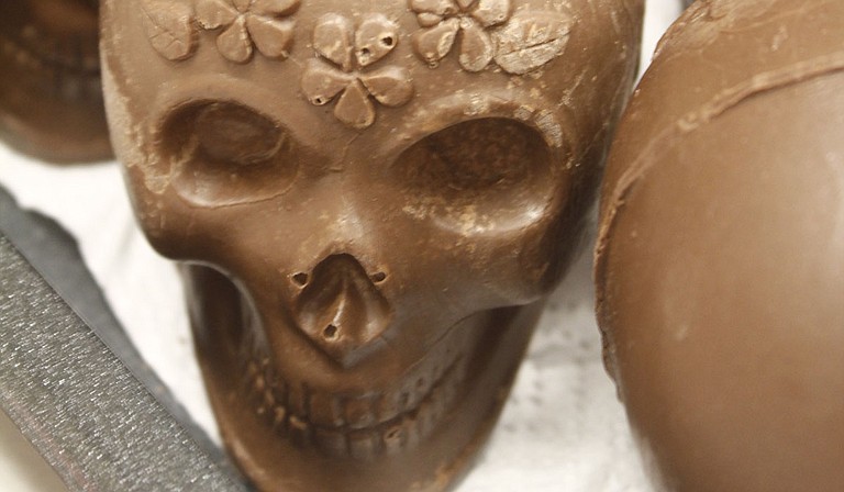 In Diá de los Muertos celebrations, sugar skulls represent those who have passed away.