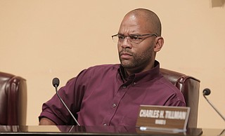 The city council voted down Councilman De-Keither Stamps’ proposal to change government from a “strong mayor” to a council-manager approach.