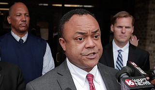 The Mississippi Supreme Court has cleared the way for Hinds County District Attorney Robert Shuler Smith to go on trial again.