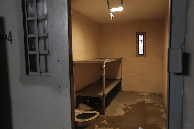The Hinds County Detention Center in Raymond is still not in compliance with federally mandated requirements in place since the U.S. Department of Justice placed the facility under a consent decree in 2015. Structural issues and staffing problems persist at the 594-bed facility. Photo by Imani Khayyam