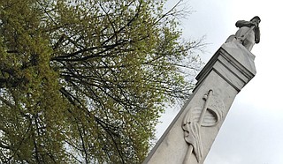 A Mississippi county will put up a marker to remember Black men who were lynched by white mobs between 1885 and 1935. It will be near a statue that honors Confederate soldiers. Photo by Donna Ladd