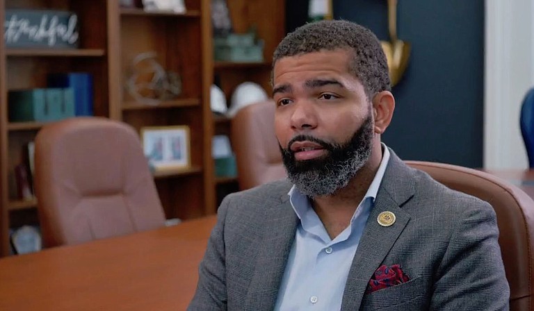 Mayor Chokwe A. Lumumba led other City officials to discuss the garbage-disposal contracting process with the public on Thursday, Nov. 18, at the New Horizon Church on Ellis Avenue. The mayor, at the event, disclosed that the City will focus on getting litter pickup and landscaping contracts. Photo courtesy City of Jackson