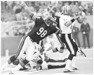 2009 Mississippi Hall of Fame inductee Tyrone Keys, No. 98, in action with the Chicago Bears.