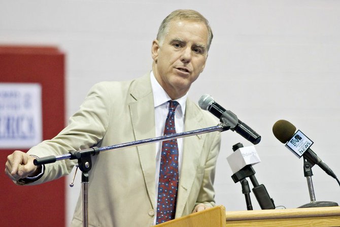 Howard Dean said that presidential hopeful Barack Obama has a chance to win Mississippi.