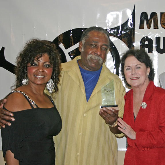 Left to right: Presenter Bevery Ellis, High Frequency Band; Jessie Robinson, The King Mose Memorial Award Winner; and Presenter Margeret Barrett Simon, City Council.